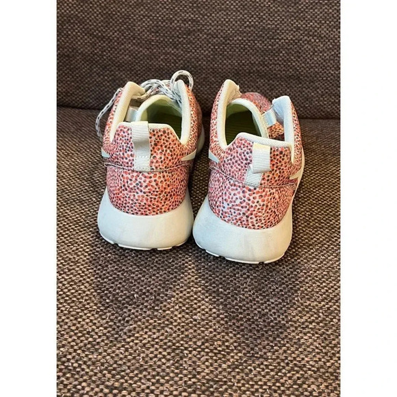 Nike Rosherun Print Cheetah Turf Orange size 8 - Picture 5 of 6